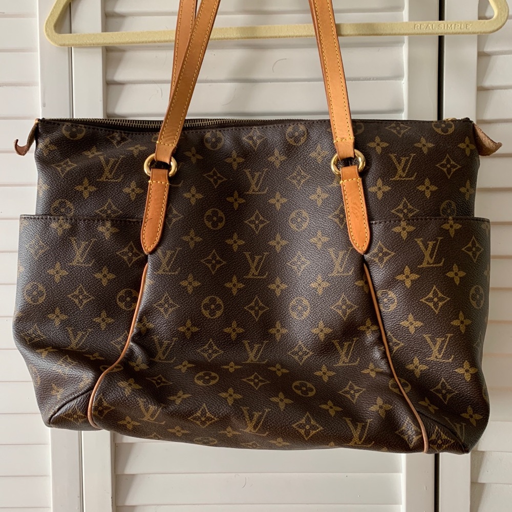 Louis Vuitton Totally MM Handbag